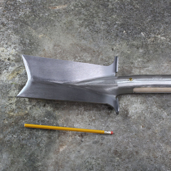Garden Transplanting Spade D-Handle by Sneeboer - size comparison