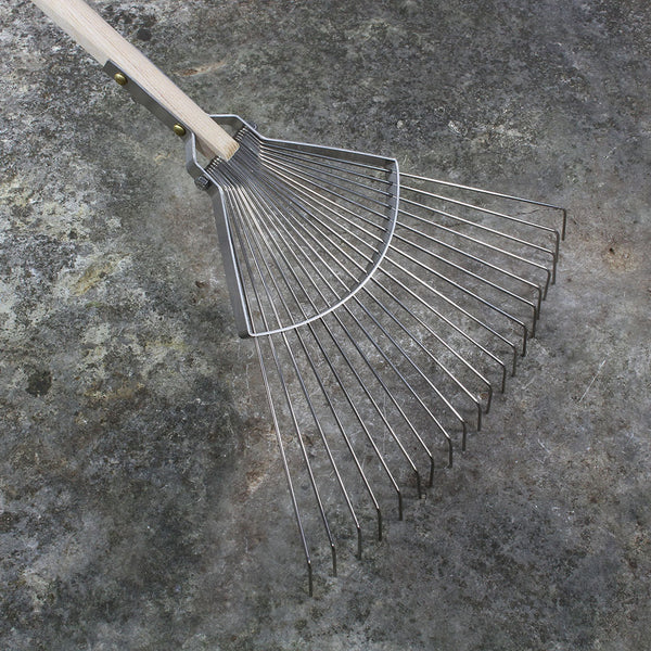 Leaf Rake 20-Tine by Sneeboer-top view