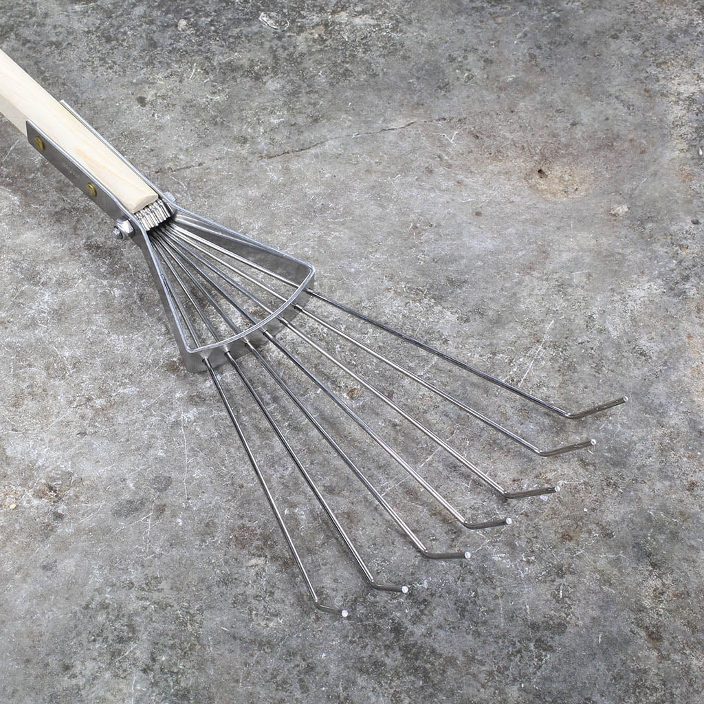 Leaf Rake 7-Tine by Sneeboer - back view