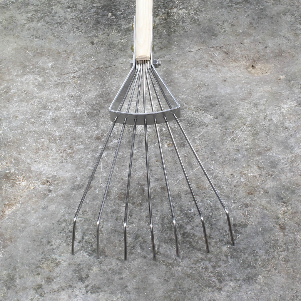 Leaf Rake 7-Tine by Sneeboer - tines detail