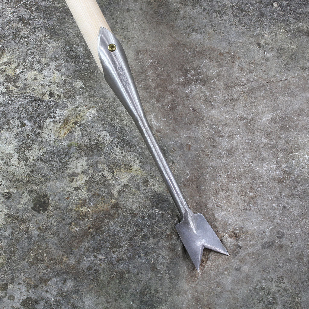 Long Dandelion Digger Weeder by Sneeboer-front view