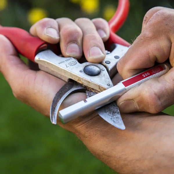 Honing, Sharpening and Adjusting Tool by Felco - sharpening pruner blade