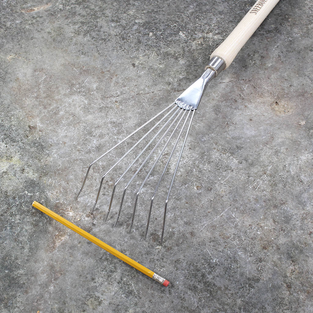 Raised Bed Leaf Rake by Sneeboer - size comparison