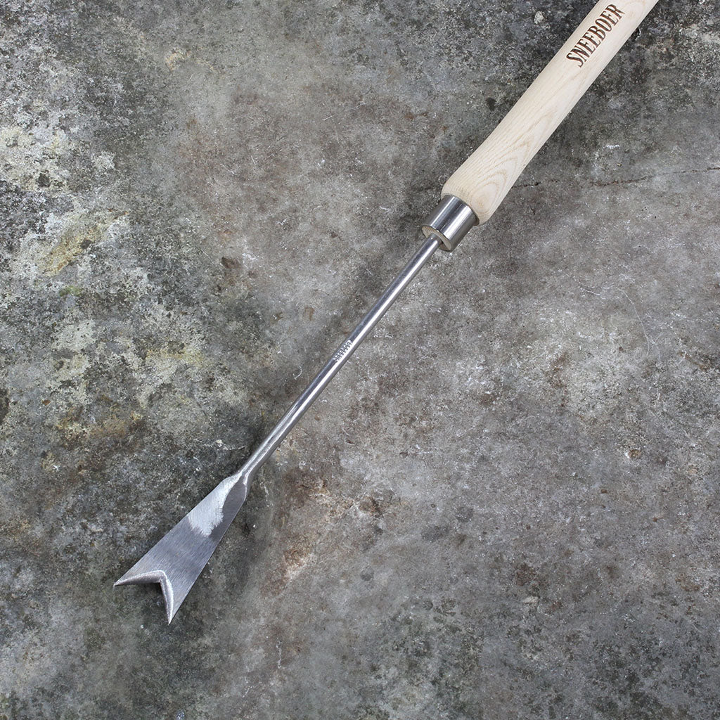 Raised Bed Traditional Dandelion Weeder by Sneeboer - front view