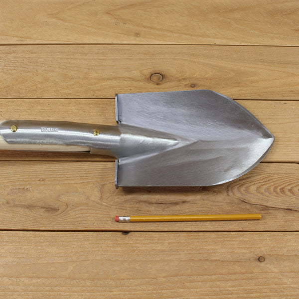 Ladies Tapered Border Spade by Sneeboer size comparison