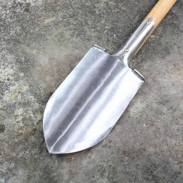 Tapered Garden Spade D-Handle by Sneeboer - blade back