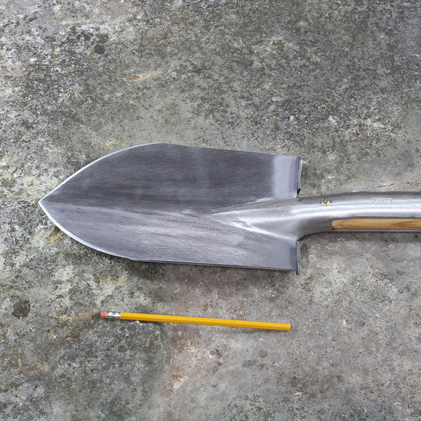 Tapered Garden Spade T-Handle by Sneeboer - size comparison