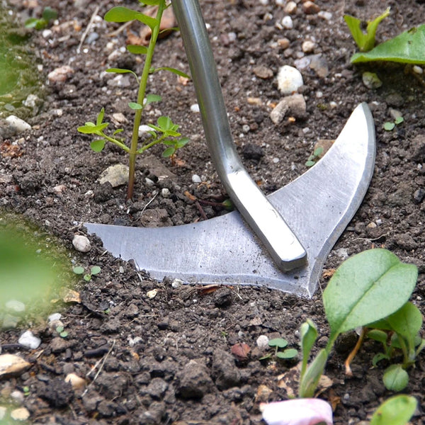 Short Weed Slice by Burgon & Ball - in garden