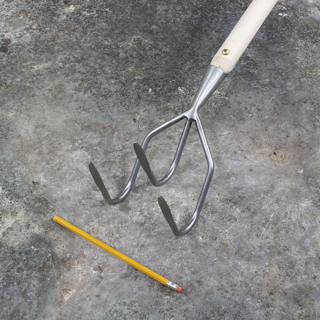Wide Head Garden Cultivator by Sneeboer - size comparison